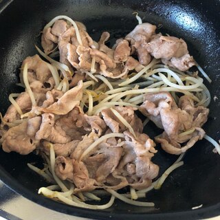 もやしと豚肉炒め